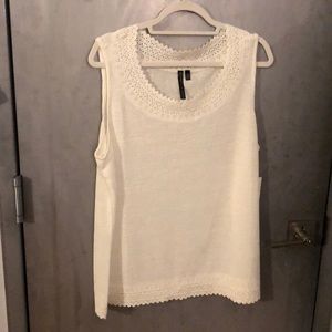 Sleeveless shirt